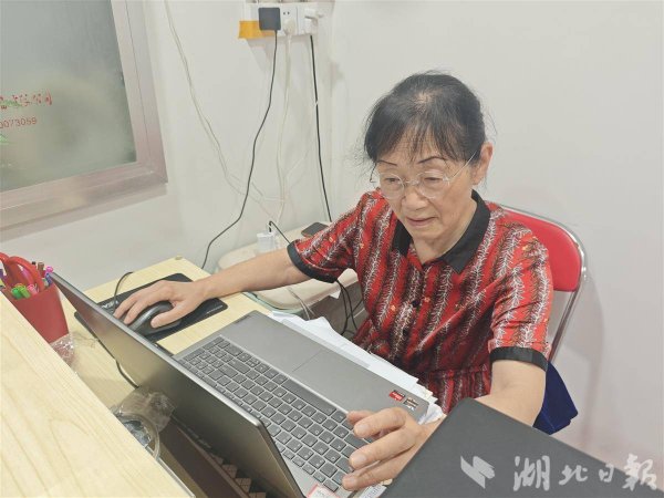 股牛配 68岁华科大教授退休创办老年大学